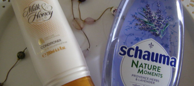 Z kosmetické poličky – vlasová péče Schauma a Oriflame